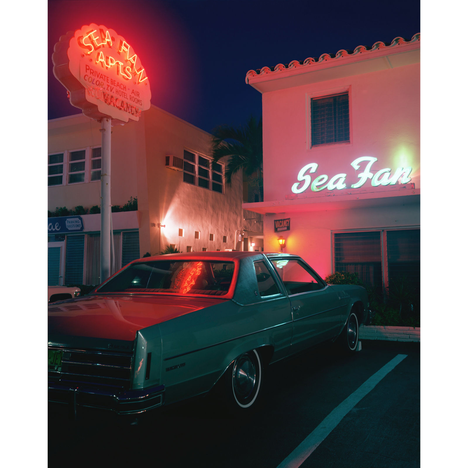 Joel Meyerowitz at CCCB Exhibition: Suburbia. Building the American Dream