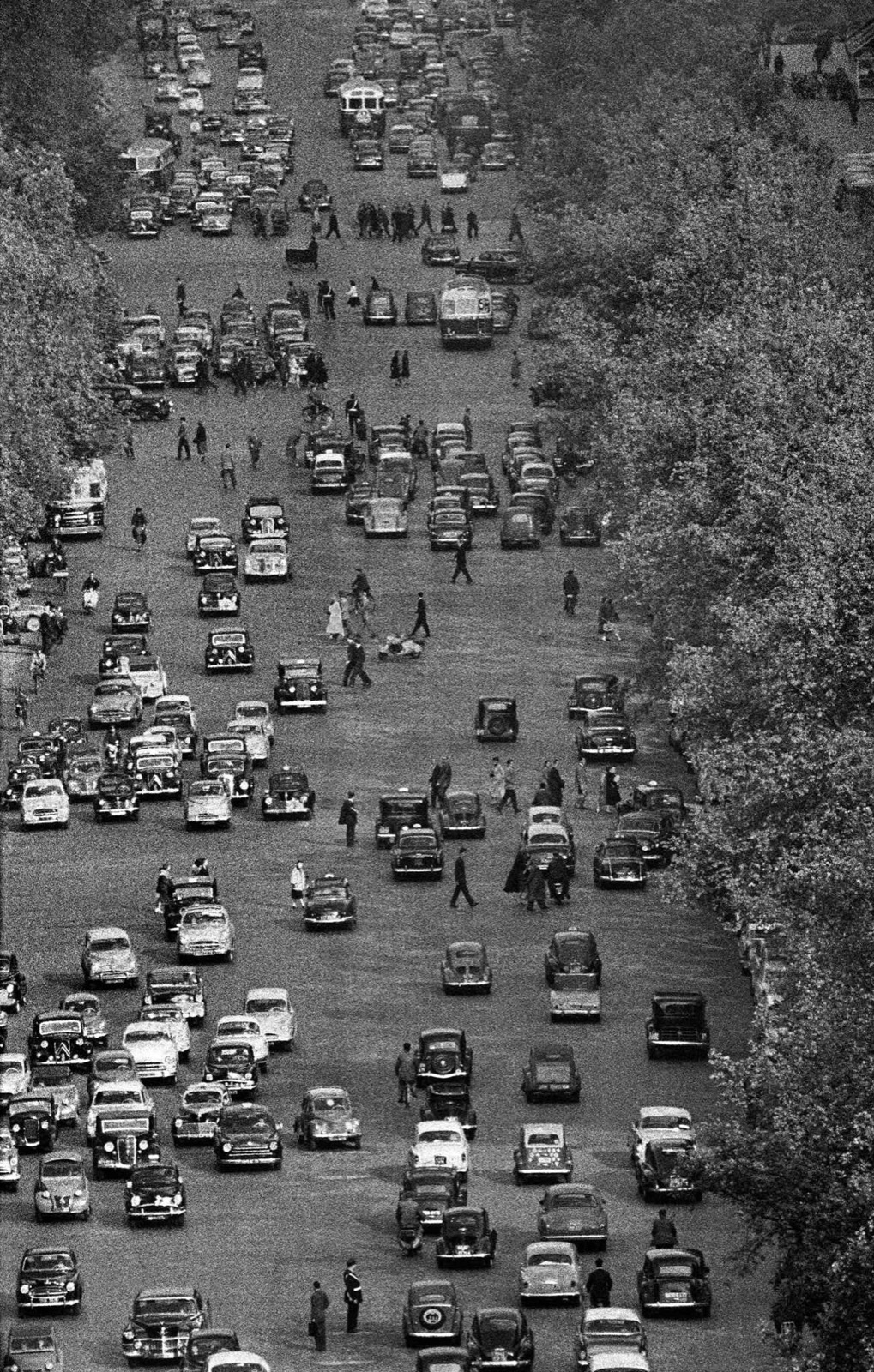 Frank Horvat, Champs Elysées, Paris, 1956