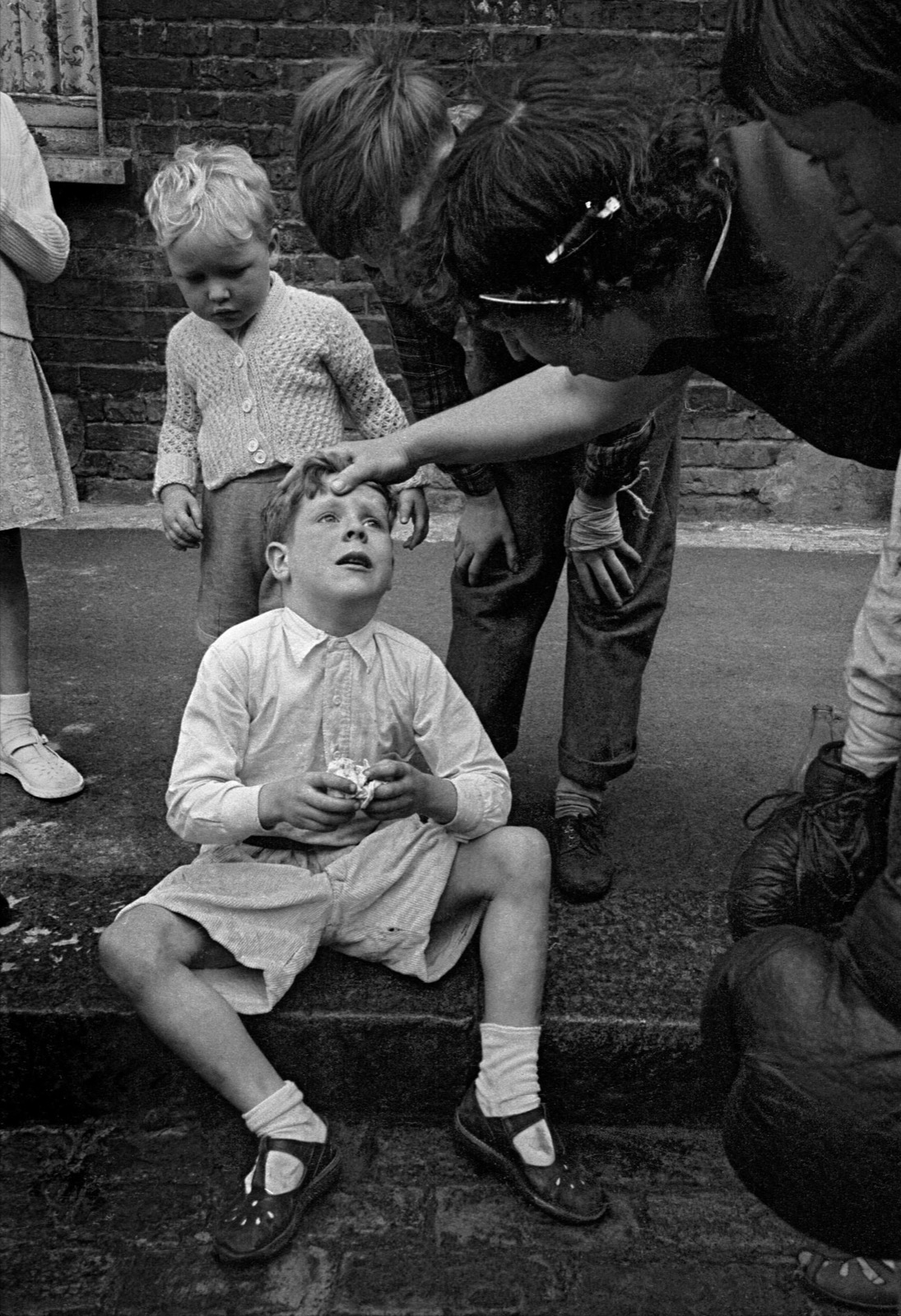 Frank Horvat, Boxing boys, Lambeth, London, 1955
