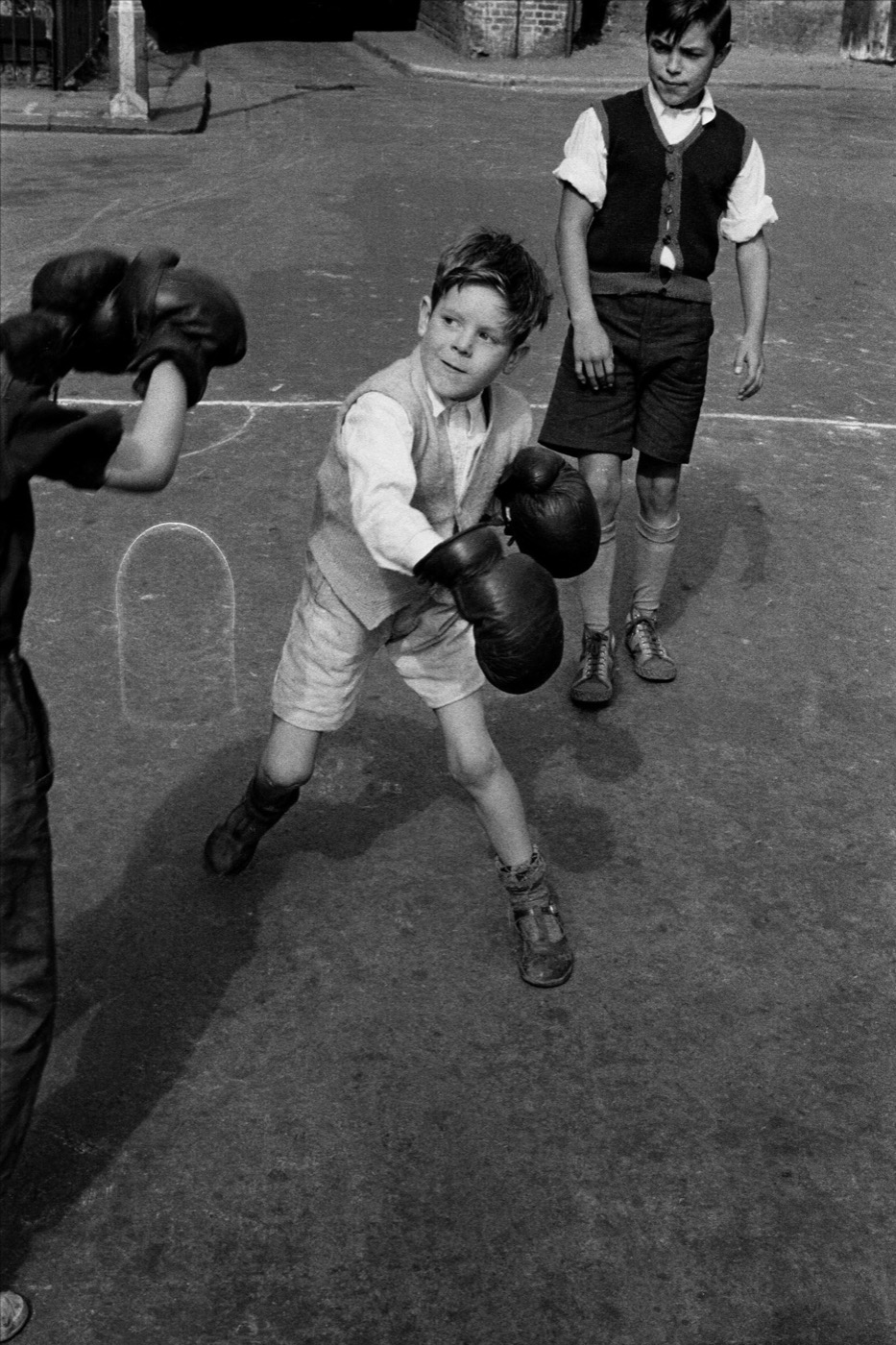 Frank Horvat, Boxing boys, Lambeth, London, 1955