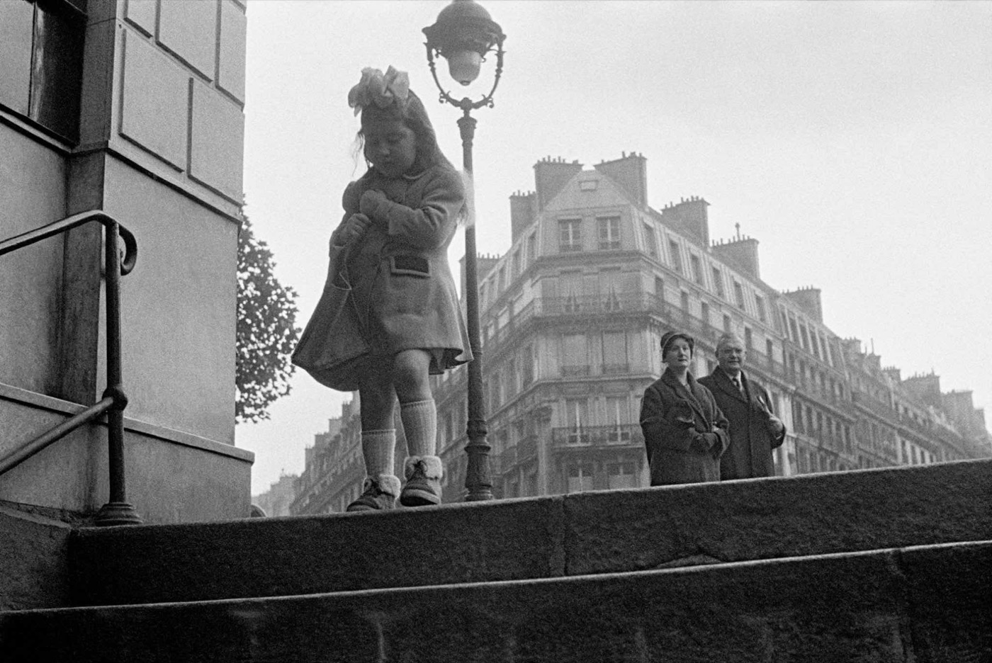 Frank Horvat, Little girl, Saint Michel, Paris, 1956