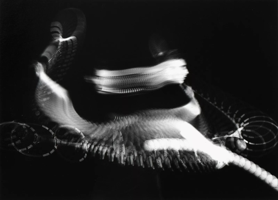 Harold Eugene Edgerton, Swirls and eddies of a tennis stroke, 1939