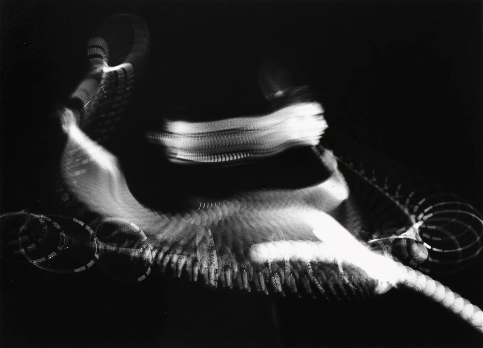 Harold Eugene Edgerton, Swirls and eddies of a tennis stroke, 1939
