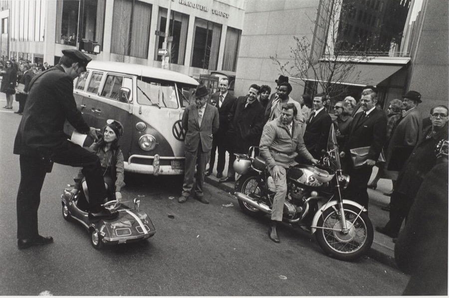 Joel Meyerowitz, 5th Avenue, NYC, 1968