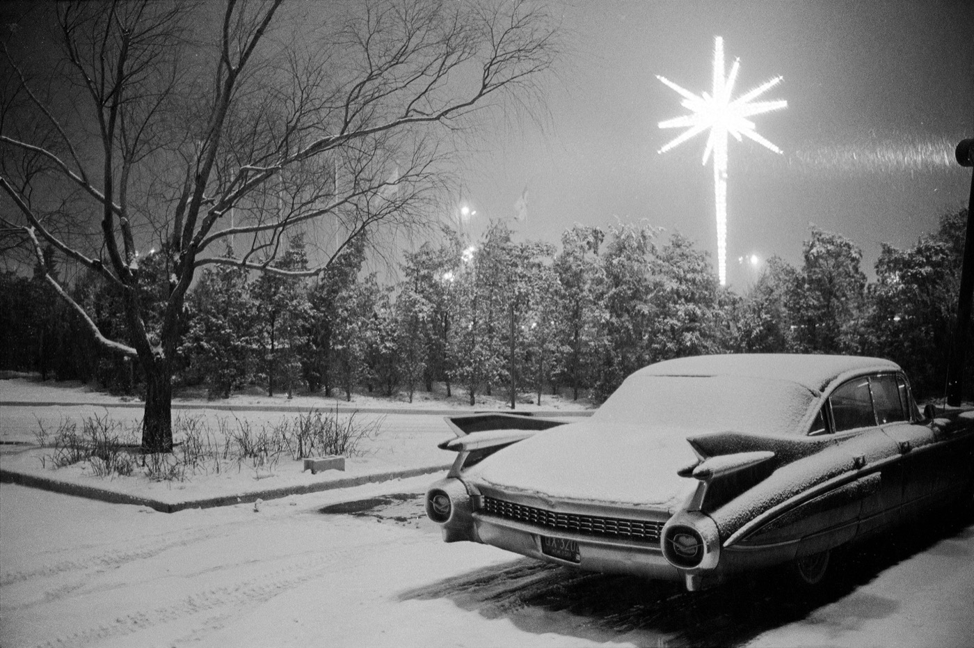 Joel Meyerowitz, Christmas at Kennedy Airport, 1968