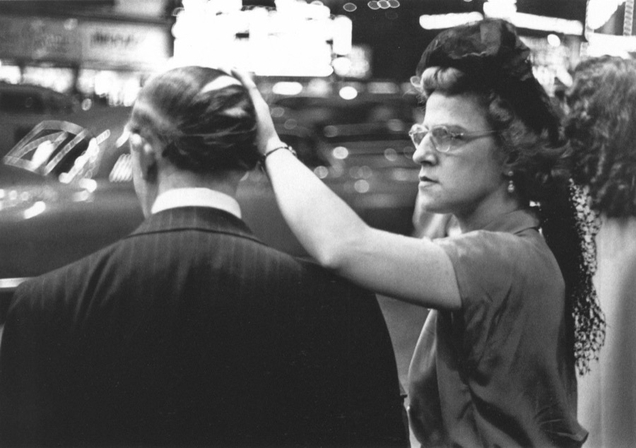 Louis Faurer, Untitled, New York City (woman stroking man's head), 1949
