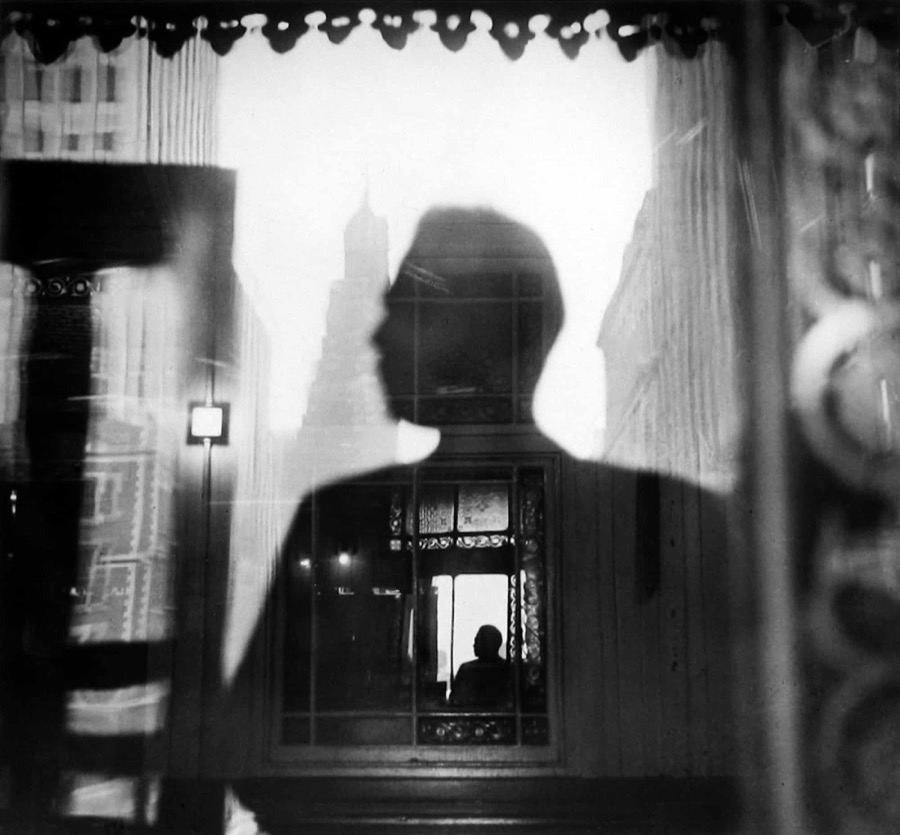 Louis Faurer, Self-portrait, 42nd Street and 3rd Avenue El Station Looking Toward Tudor City, New York, 1946