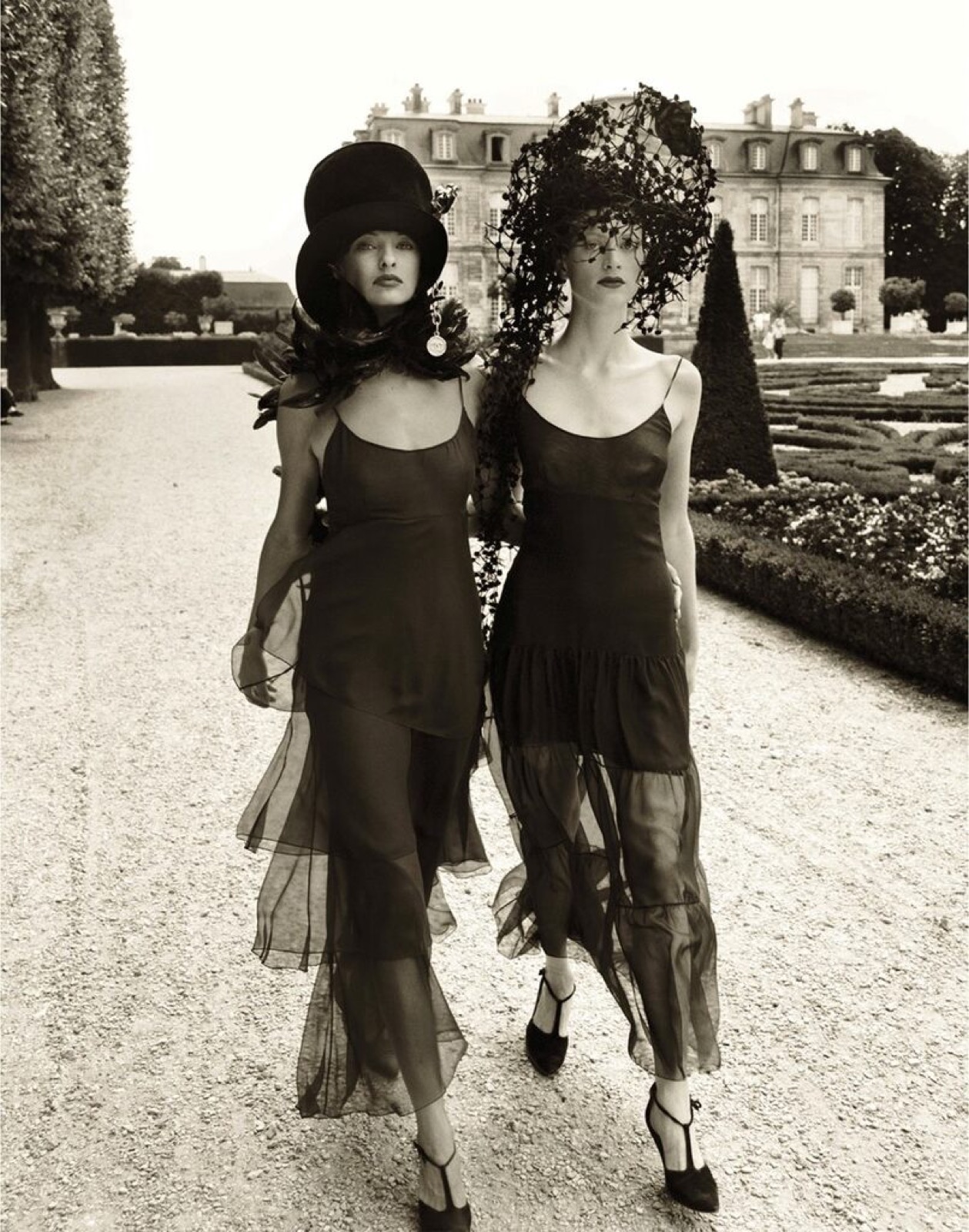 Steven Meisel, Linda Evangelista and Kristen McMenamy, L'Haÿ-les-Roses, France, 1992