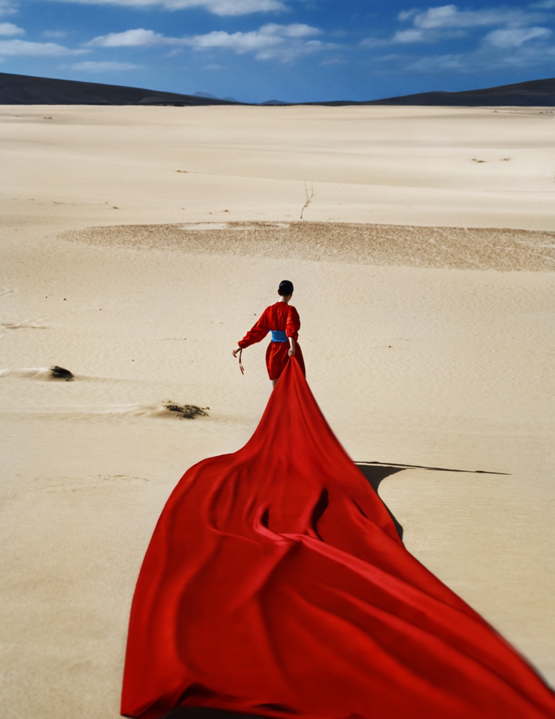 Txema Yeste, Red Tail Over Sand, Fuerteventura, 2018