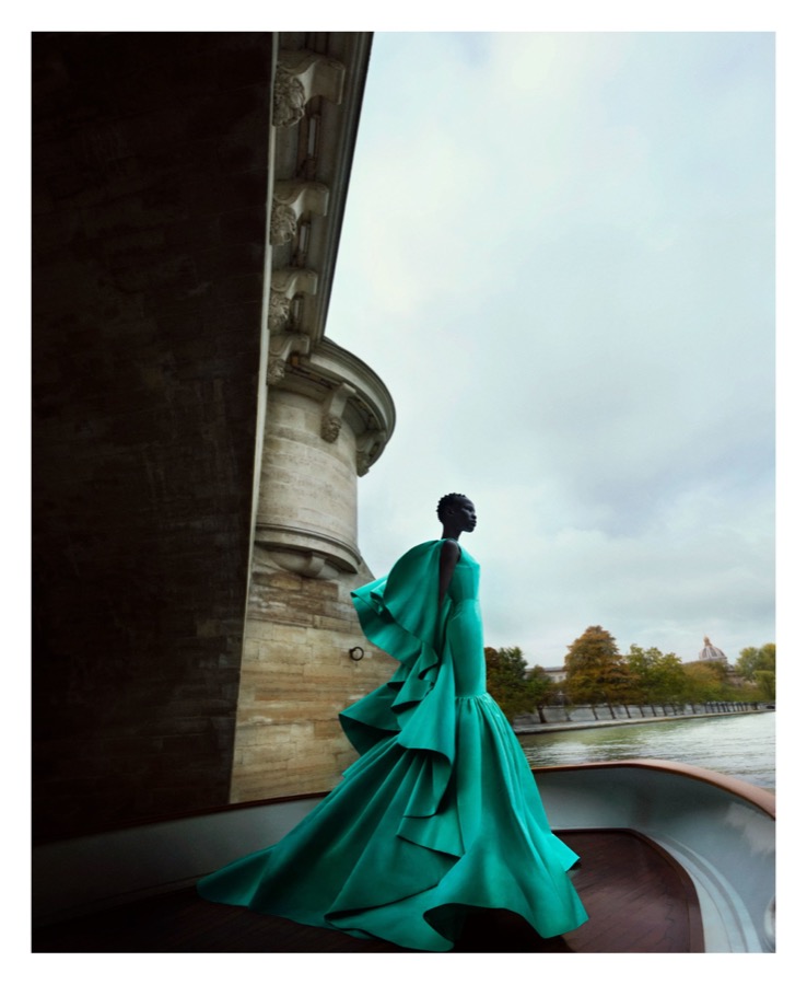 Shanelle on Pont Neuf, Paris